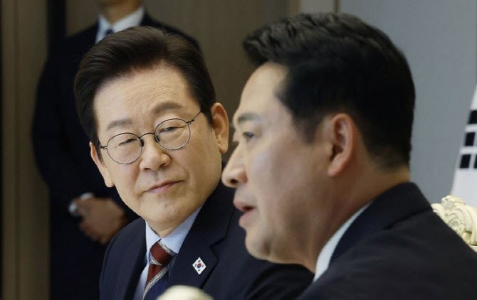 "바보 된다더니"...'트럼프 FAFO'에 꽂힌 장동혁, 李대통령에 또
