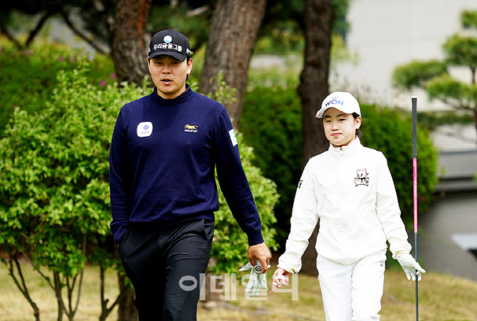 [포토] 이정환, 스폰서에서 마련해 준 소중한 시간
