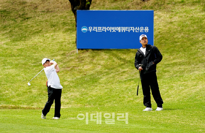 [포토] 신상훈, 그린에 올리자