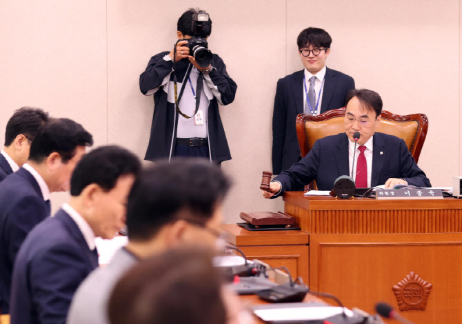 [포토]국토교통위 법안심사소위, '행정수도 특별법 심사'