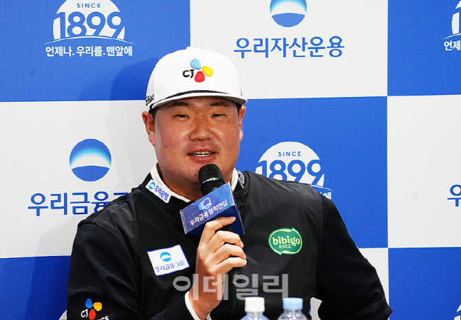[포토] 임성재, 기자의 질문에 답하며 미소