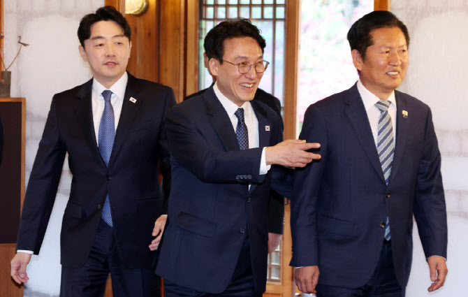 [포토] 고위당정협의회 참석하는 김민석·정청래·강훈식