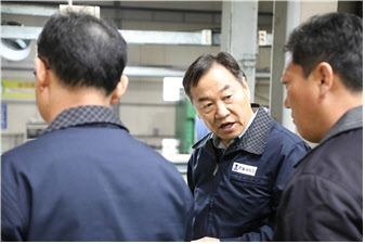 “200만원으로, 자격증 하나로 시작했다”…강소기업 일군 기능한국인 3인