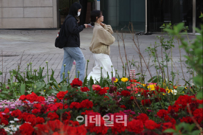 남부 곳곳 비 소식…돌풍에 오후부터 황사 '잠잠'[오늘날씨]