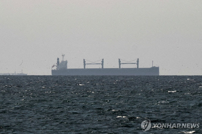 호르무즈 해협 ‘사실상 봉쇄’ 여전…이란, 선박 나포 속 ‘긴장’