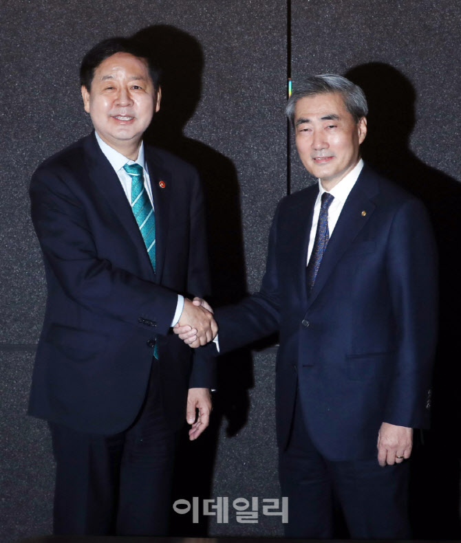 [포토] 한국은행 총재와 경제 부총리의 만남