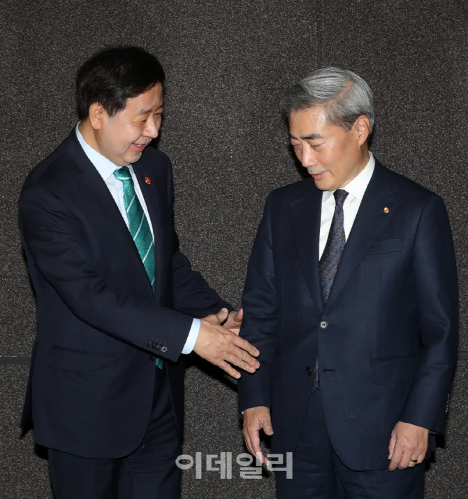 [포토] 신현송 한국은행 총재와 구윤철 경제 부총리