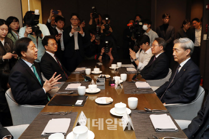 [포토] 신현송 한은 총재와 구윤철 경제부총리