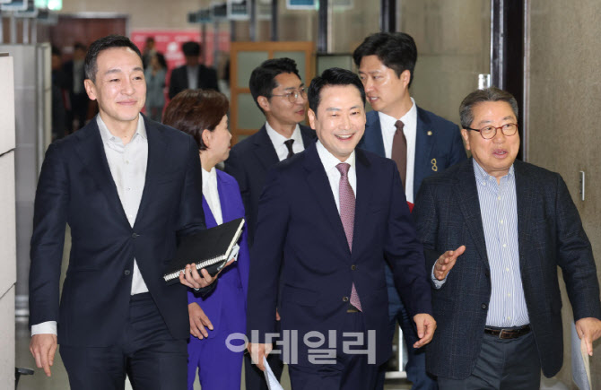 [포토]미소 보이는 장동혁 대표