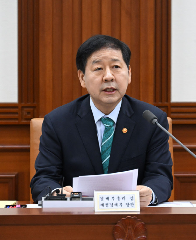 구윤철 "1분기 GDP, 반도체 호황 더해 정책효과 크게 기여"