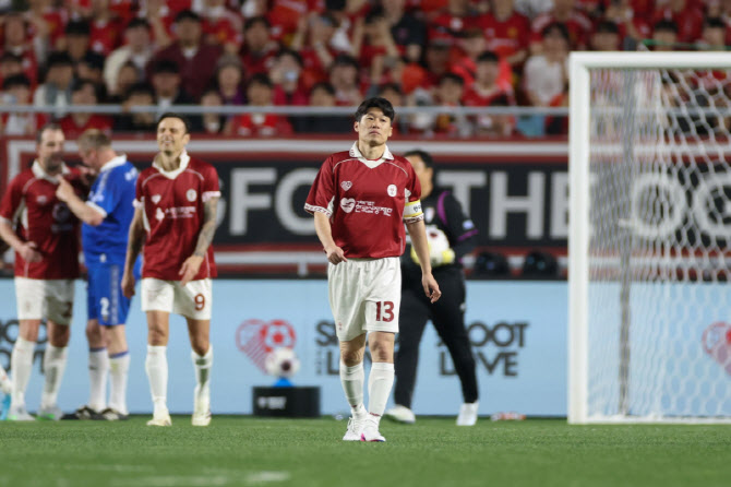 수원서 열린 OGFC, 기업 대신 비영리단체 로고 단 이유