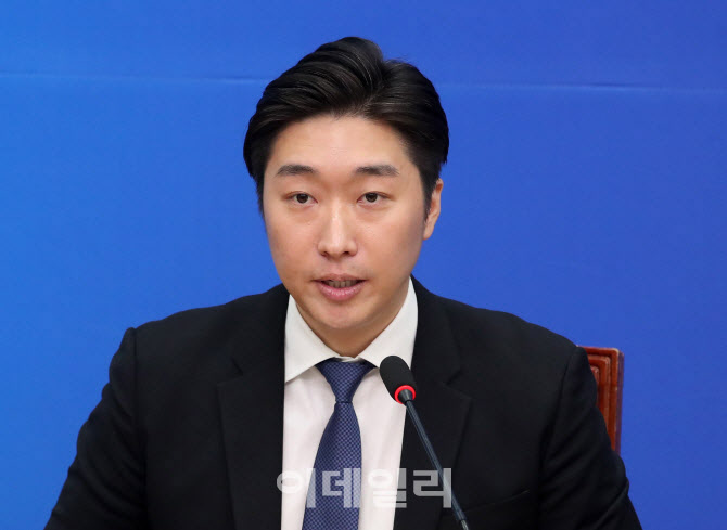 與 김용만 의원 '독립유공자 모욕 방지법' 발의
