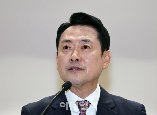 국힘 지지율, 창당 이래 역대 최저 ‘15%’…민주 48%