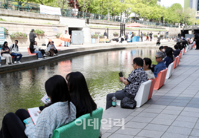 [포토] 도서관이 된 청계천