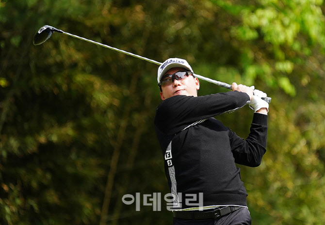 [포토] 박성제, 타구 방향을 살핀다