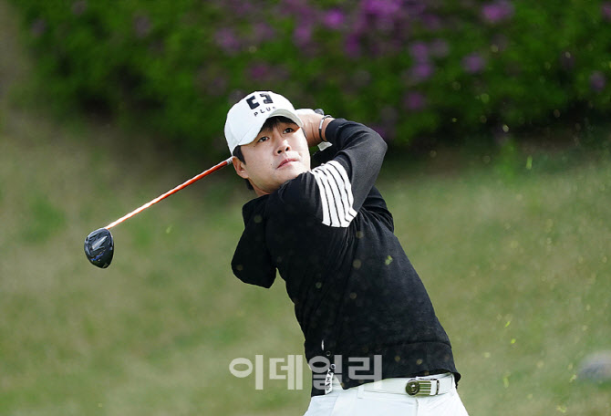 [포토] 김민규, 호쾌한 샷으로 우승 가즈아