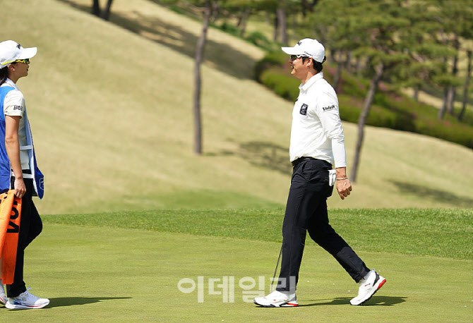 [포토] 김민수, 아내 캐디와 함께