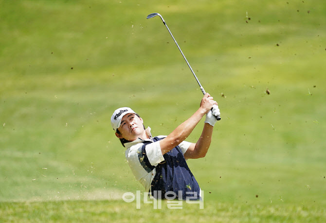 [포토] 타구 바라보는 박준섭