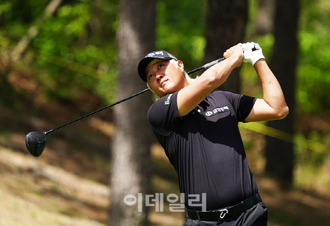 [포토] 타구 바라보는 허인회