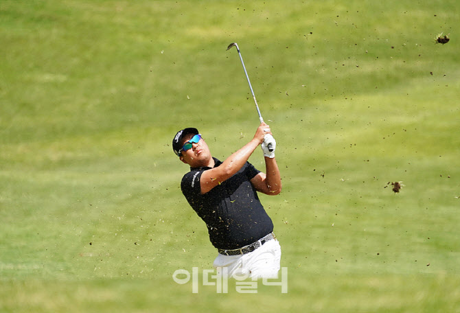 [포토] 타구 바라보는 이상엽