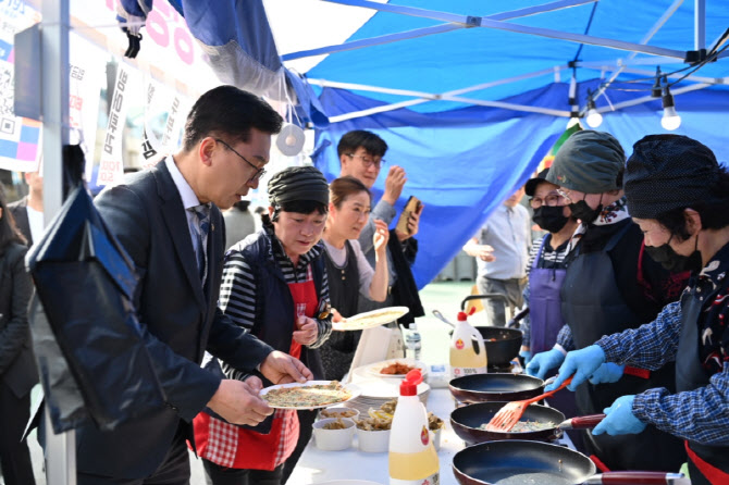 이병권 중기부 2차관, 동행축제 연계 광주 ‘양동통맥축제’ 방문