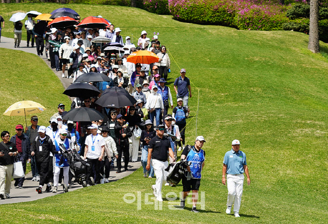 [포토] 임성재를 따르는 갤러리