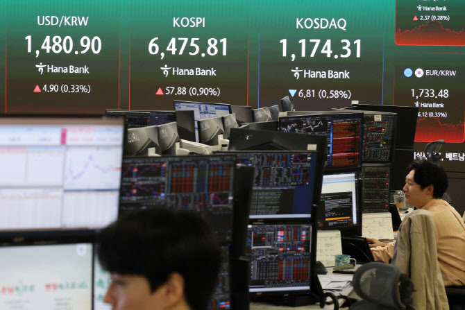 GDP 서프라이즈에 채권시장 ‘화들짝’…“금리인상 가능성 높아져”