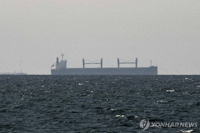 호르무즈 통행료 현실화…이란 중앙은행에 입금