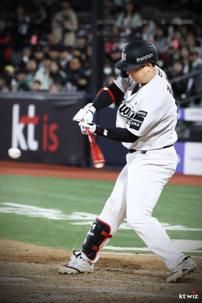 '1회말 2사후 5득점 빅이닝' KT,  KIA와 홈 3연전 싹쓸이