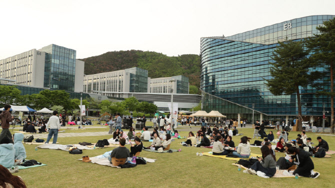 DGIST 캠퍼스, '시간의 정원'서 책과 문화가 어우러진 '비슬사계' 개최