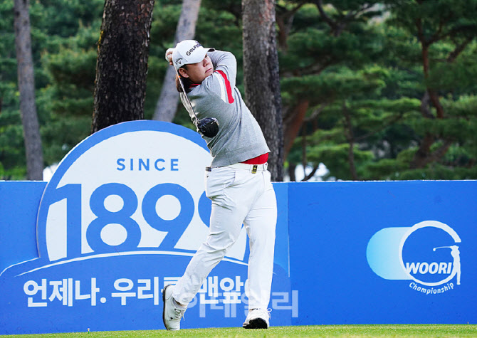 [포토] 이우현, 파워풀한 티샷
