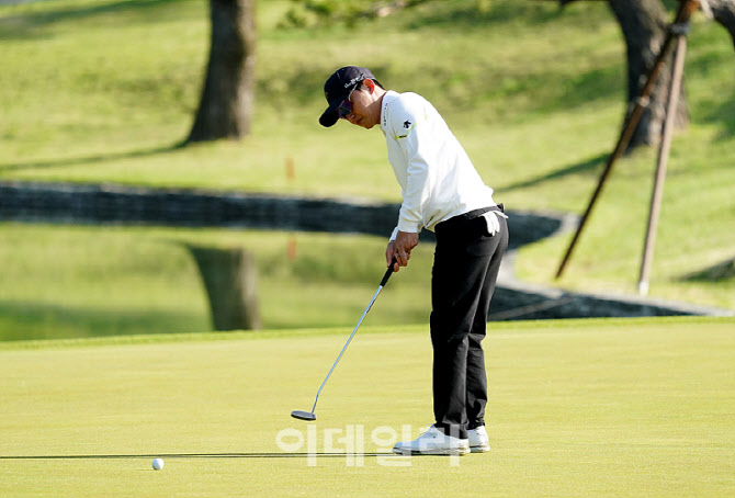 [포토] 김영수, 부드러운 터치로