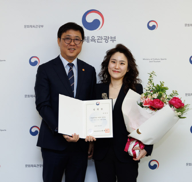 최휘영 장관, 24일 장한나 예술의전당 사장에 임명장 수여