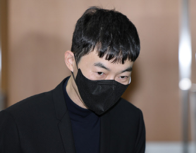 [포토]현우진 강사, 수능 모의고사 문항 거래 혐의 공판 출석