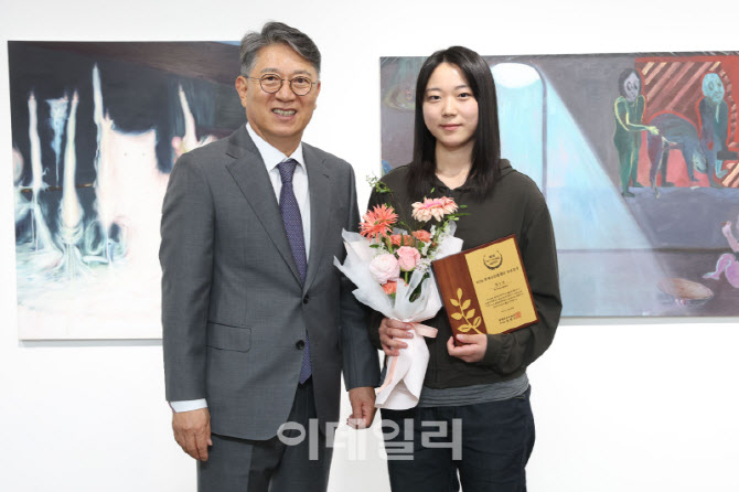 [포토]청년작가로 선정된 임수진