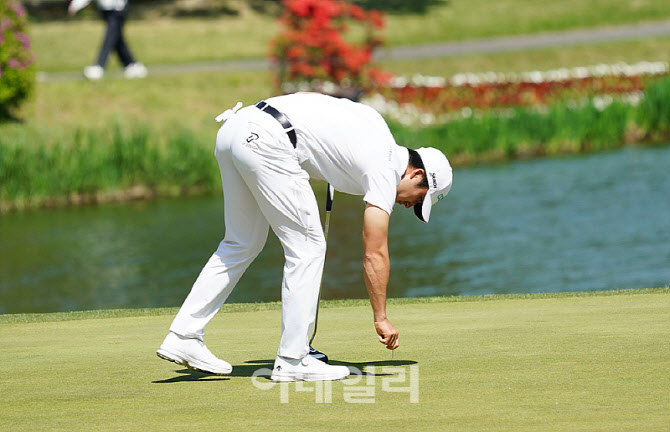 [포토] 그린 정비하는 임예택
