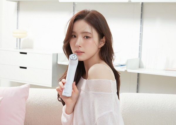 배우 신세경, 이가닉스 AI 맞춤형 홈케어 디바이스 ‘타잇헤라’ 모델 발탁