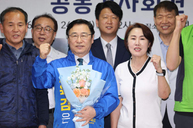 한만중 독자출마에…정근식 “이제 ‘원팀’으로 나아가야”