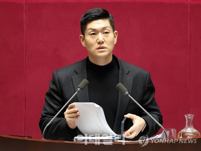 "집 없애 집값 잡겠다는 것"...김재섭, 정원오 교통 정책 직격