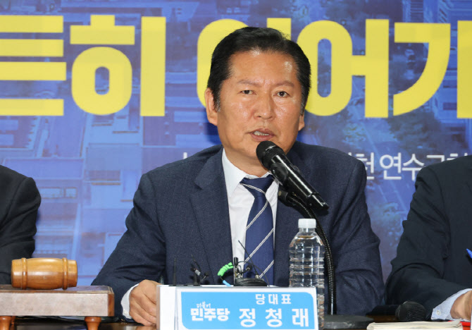 정청래, 단식 후 쓰러진 안호영 찾아…재감찰·지선 언급 無