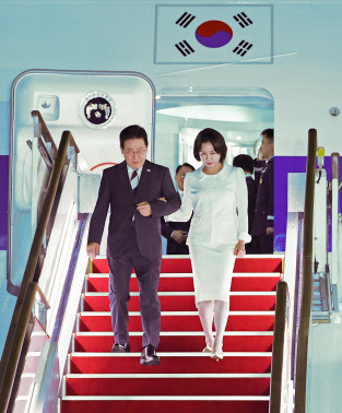 李대통령, 인도·베트남 순방 마치고 귀국