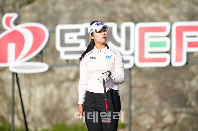 [포토]김지윤,타구 방향을 확인