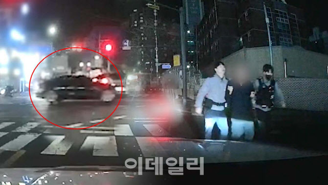 만취 상태로 사거리 역주행한 후 경찰관도 때린 60대