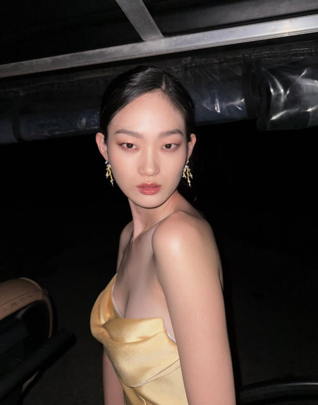 모델 신현지, 극비리 결혼설…소속사 "개인 사정이라 확인 어려워"