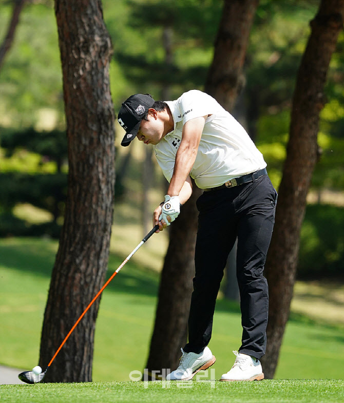 [포토] 김민규, 파워풀한 임팩트