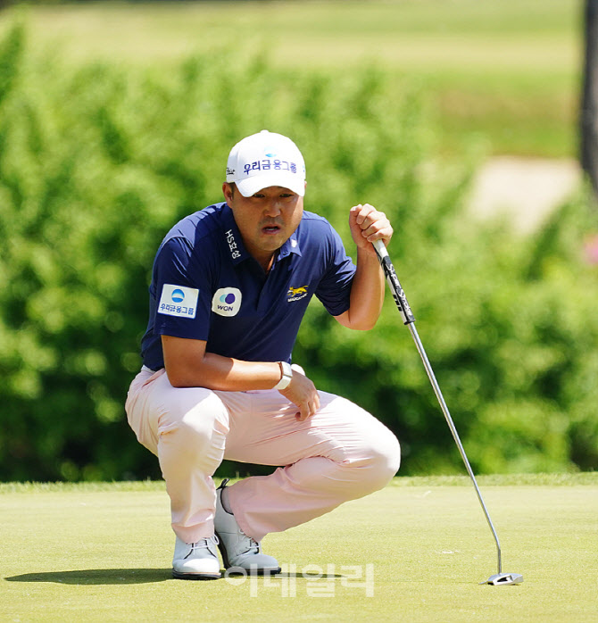[포토] 이태훈, 반대편에서 살피는 라인