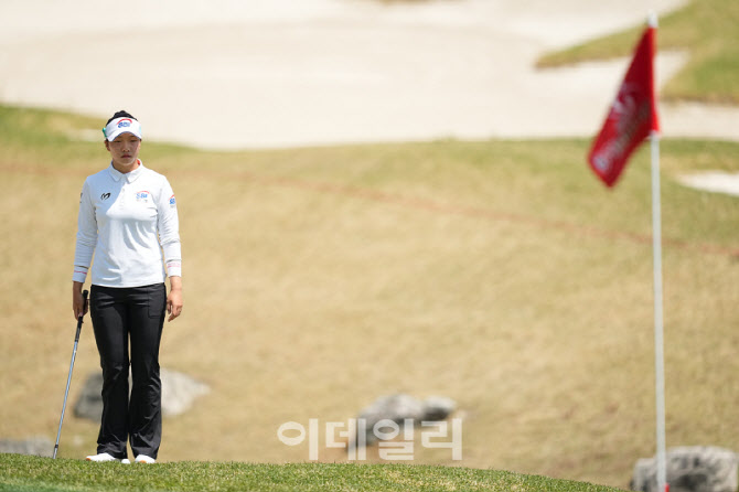 [포토]강민진,칩인을 노려본다