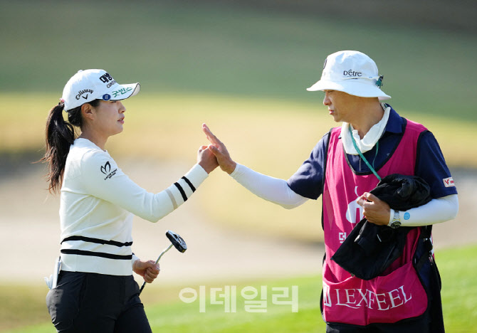 [포토]성유진,첫 홀 잘했다