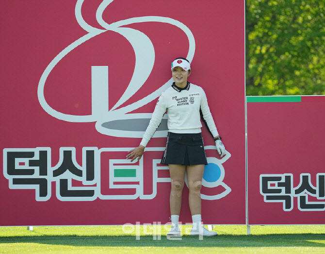 [포토]유현조,태양를 피해 그늘에서 기다려요