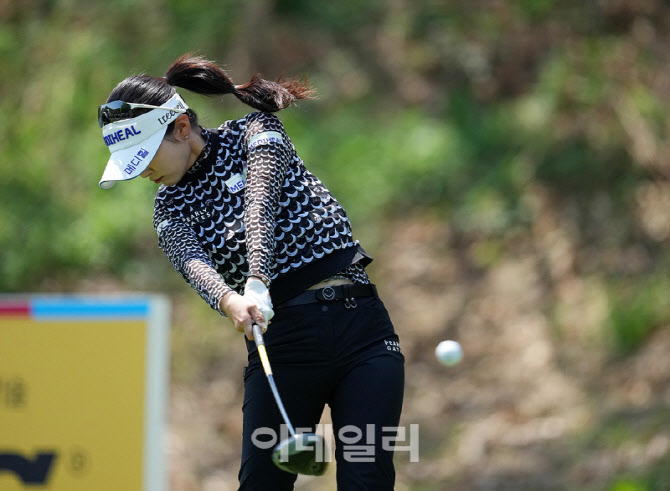 [포토]이예원,선두 향한 파워 임팩트